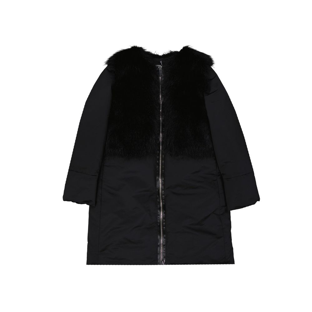 Schwarzen Polyester-Mantel hinzufügen