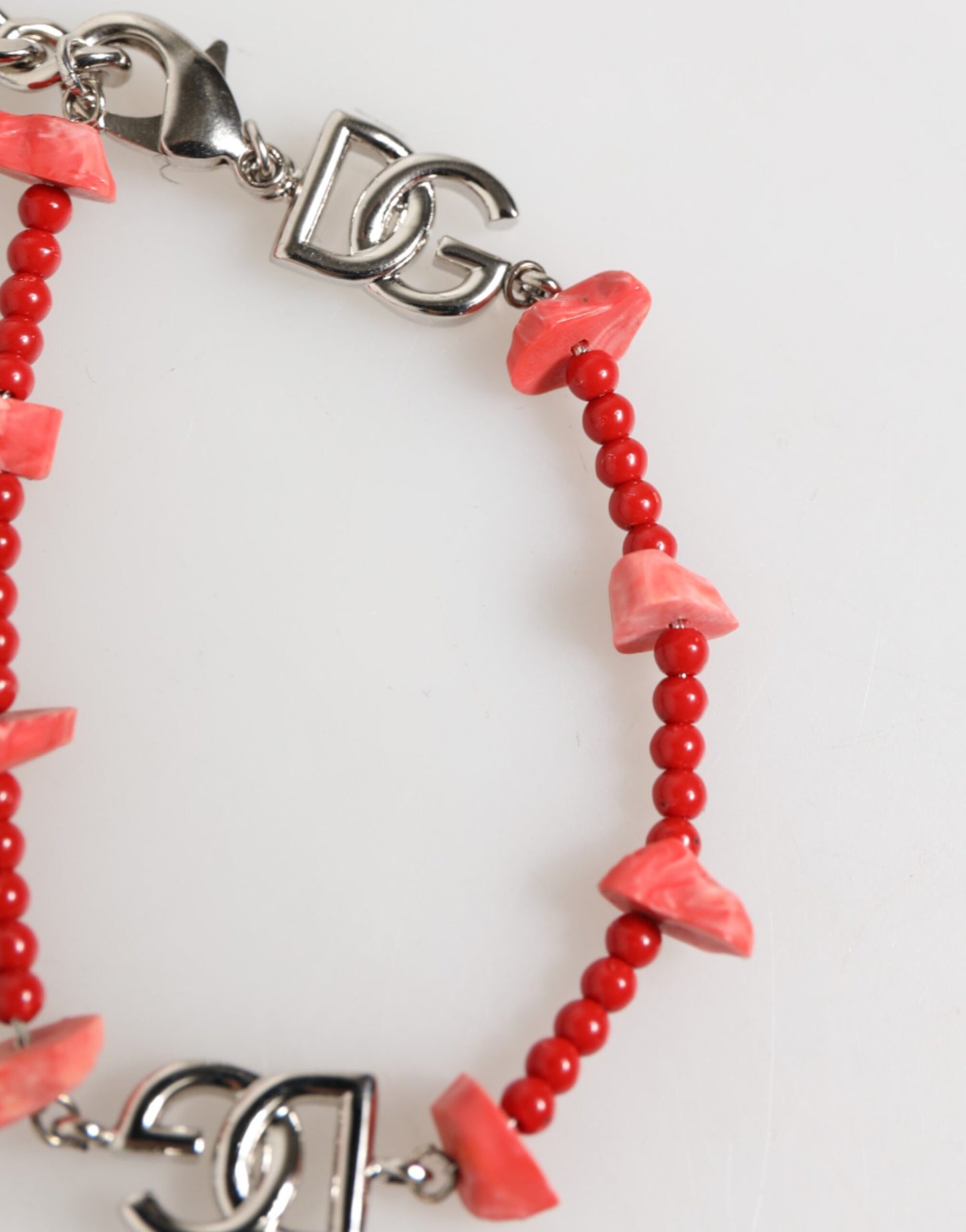 Dolce &amp; Gabbana Silberfarbenes Messingperlen-Harz-DG-Logo-Kettenarmband für Herren