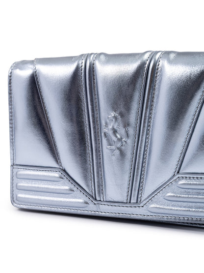 Ferrari Metal hellblaue GT-Lackledertasche mit Kette