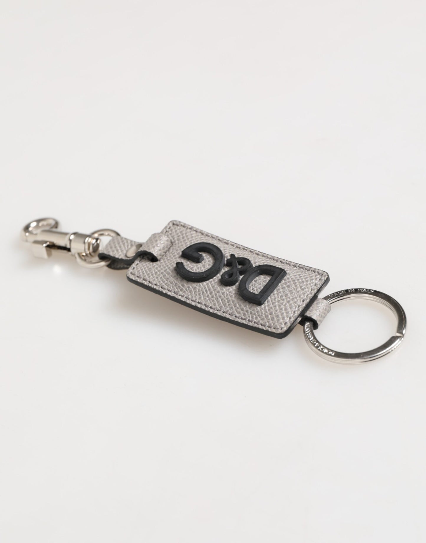 Dolce &amp; Gabbana Schlüsselanhänger aus grauem Leder mit Logo und Metallring für Herren