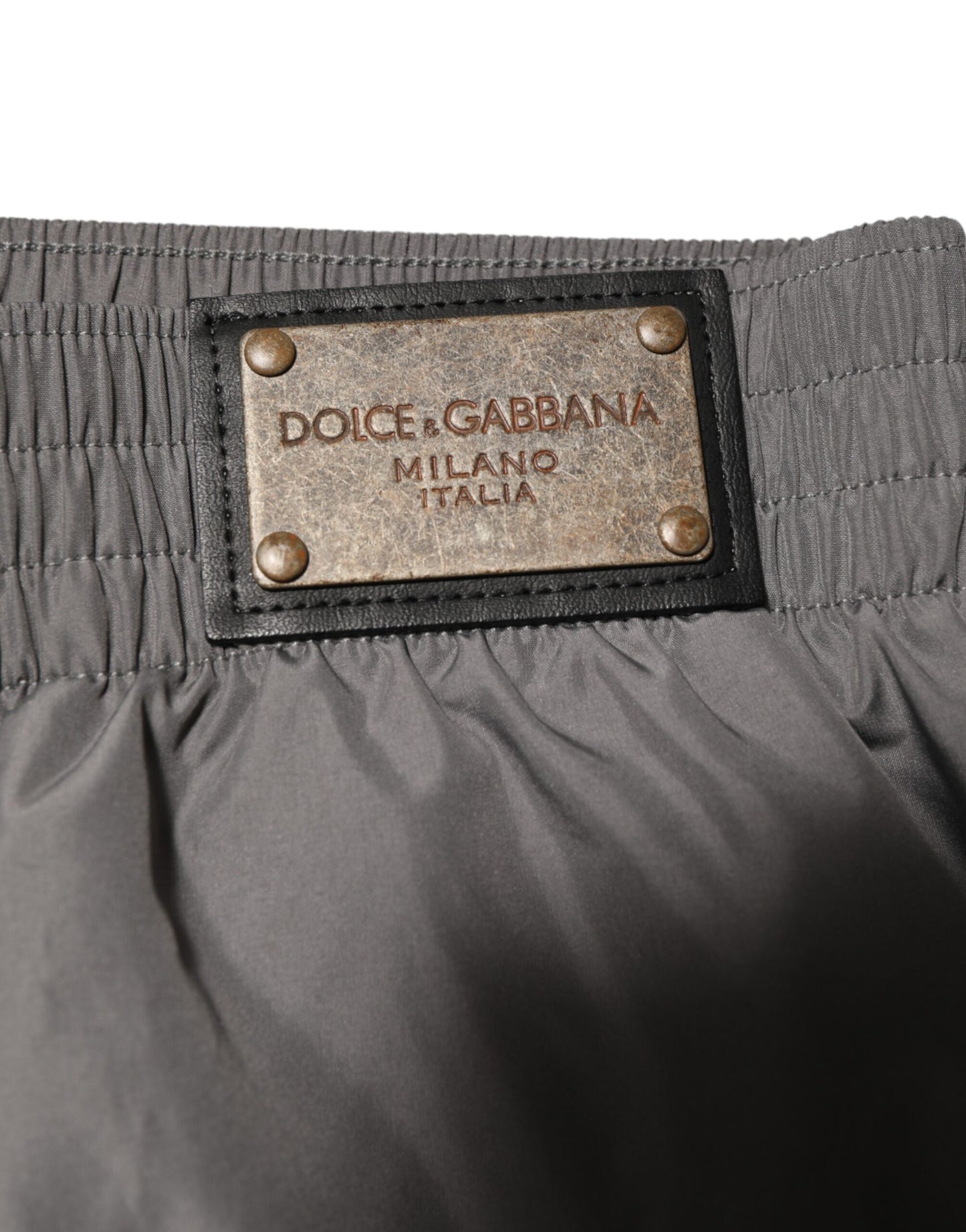 Dolce &amp; Gabbana Hellgraue Nylon-Shorts mit elastischer Taille