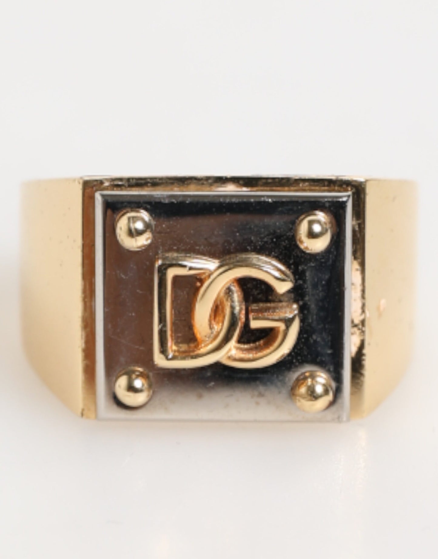 Dolce &amp; Gabbana Herrenring aus goldfarbenem Messing mit quadratischer DG-Logoplakette 