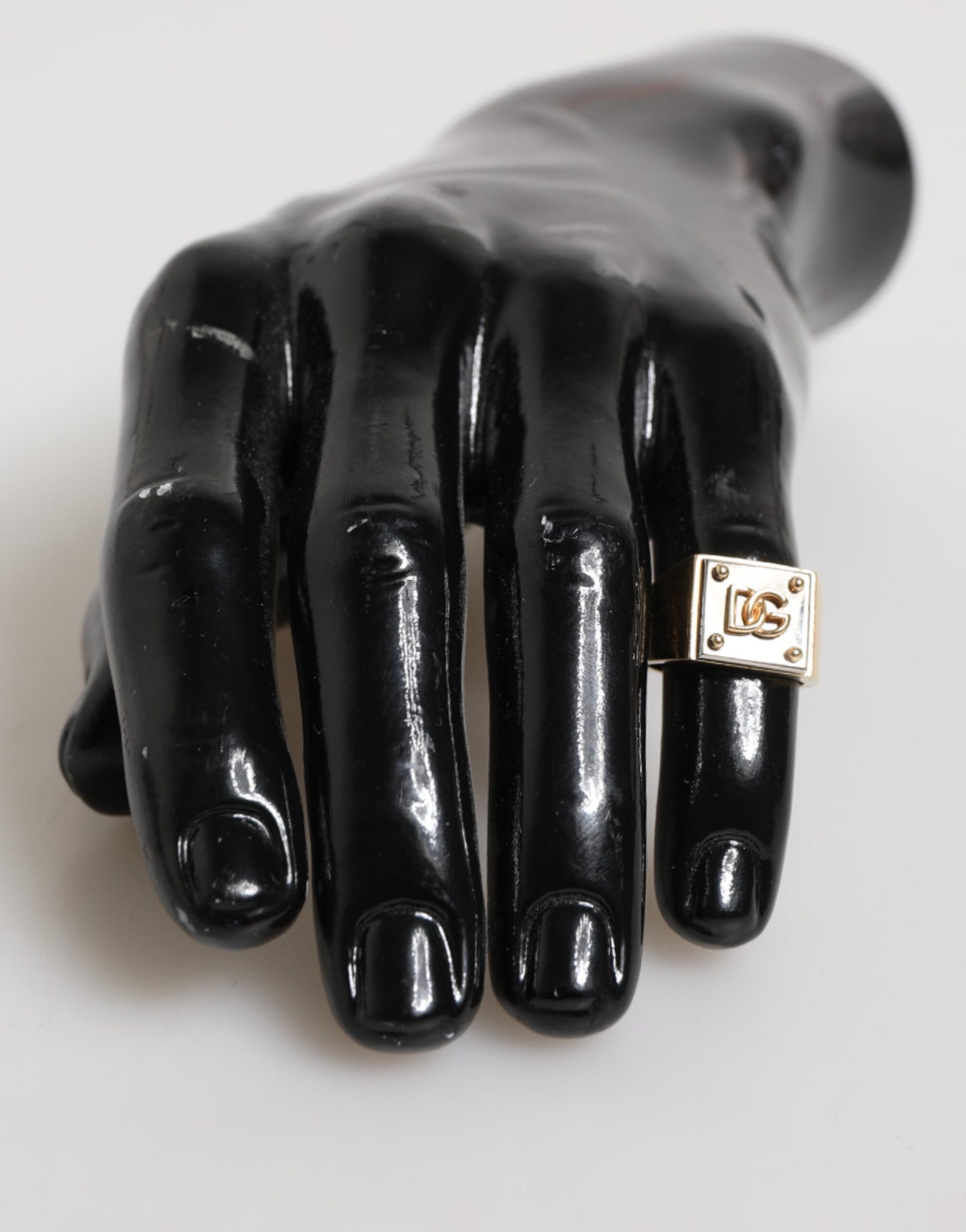 Dolce &amp; Gabbana Herrenring aus goldfarbenem Messing mit quadratischer DG-Logoplakette 