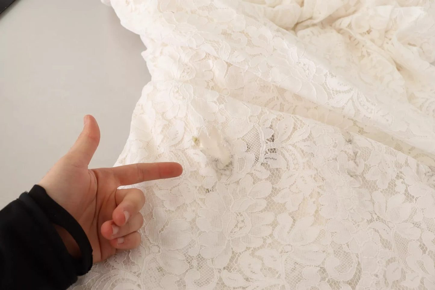 Dolce &amp; Gabbana – Langes Maxikleid mit weißer Blumenspitze und Corsage