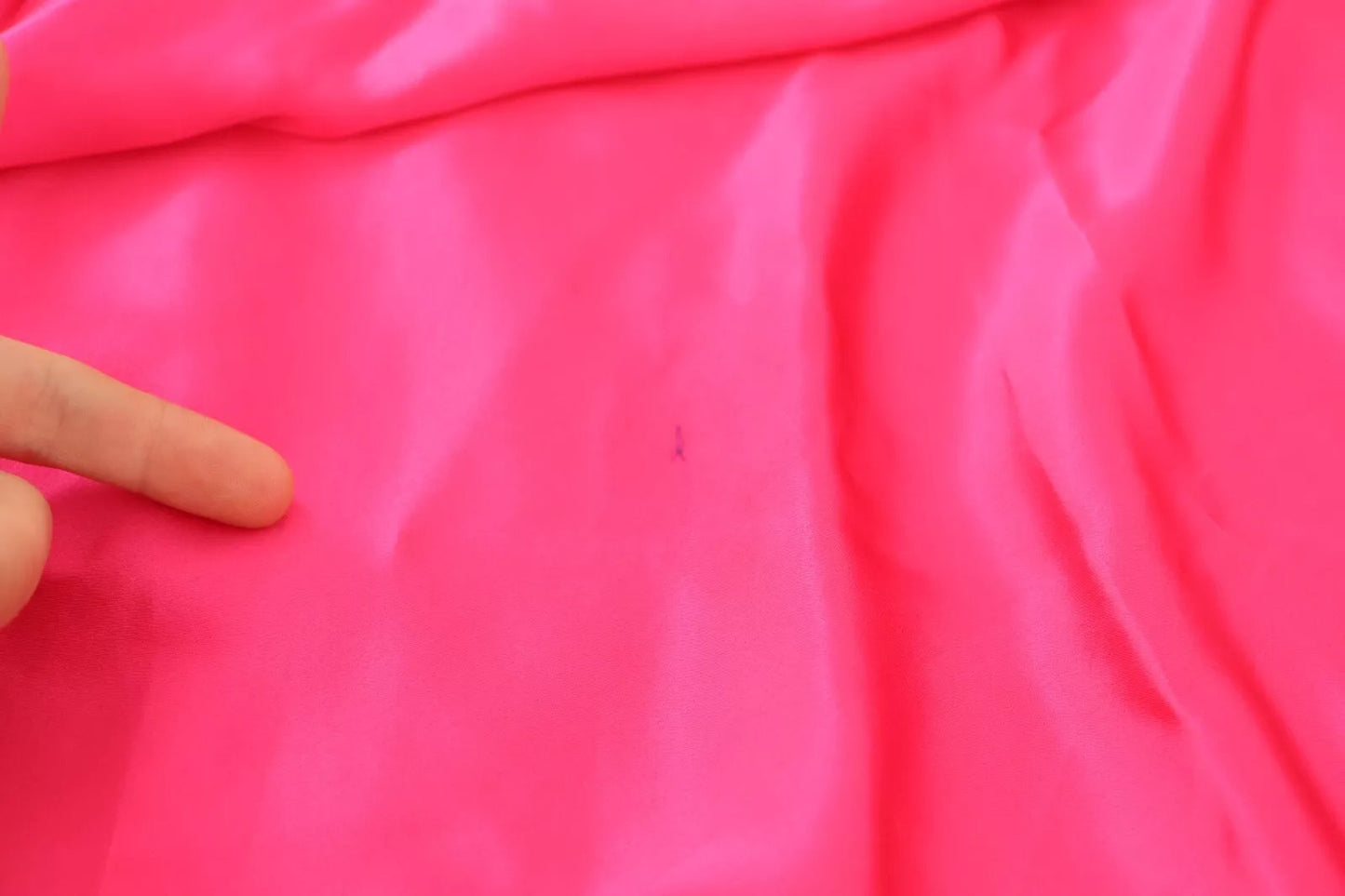 Dolce &amp; Gabbana – Rosa Etuikleid aus Seide mit Schleife und offenen Schultern