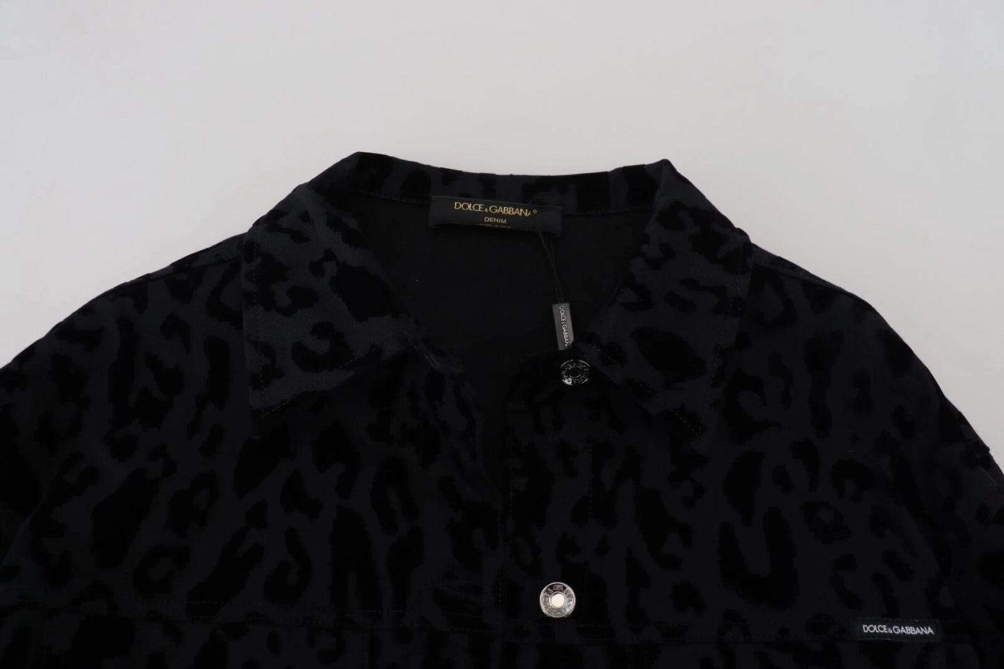 Dolce &amp; Gabbana – Langärmlige Jeansjacke aus schwarzer Baumwolle mit Leopardenmuster