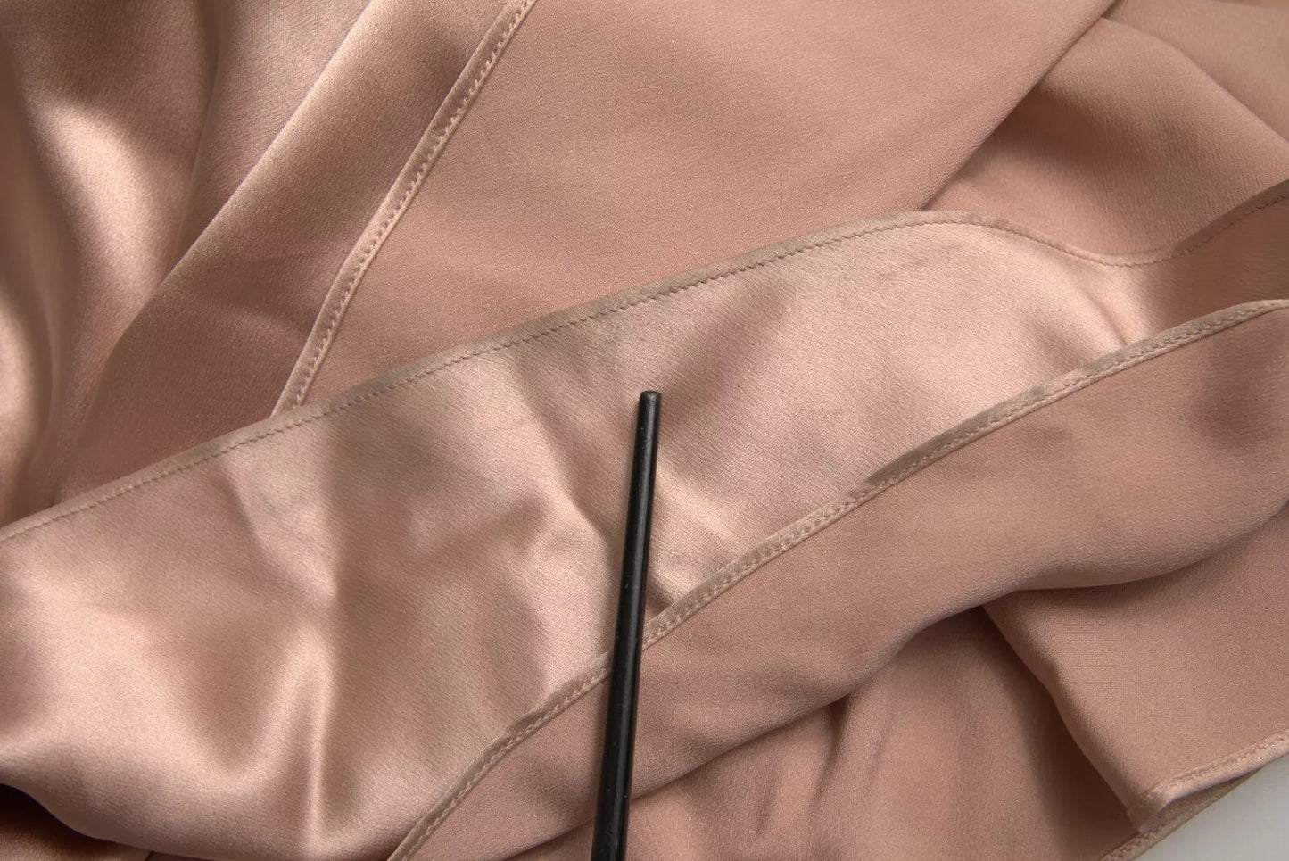 Dolce &amp; Gabbana – Etuikleid im Meerjungfrauenstil aus Stretch-Seide in Rosa