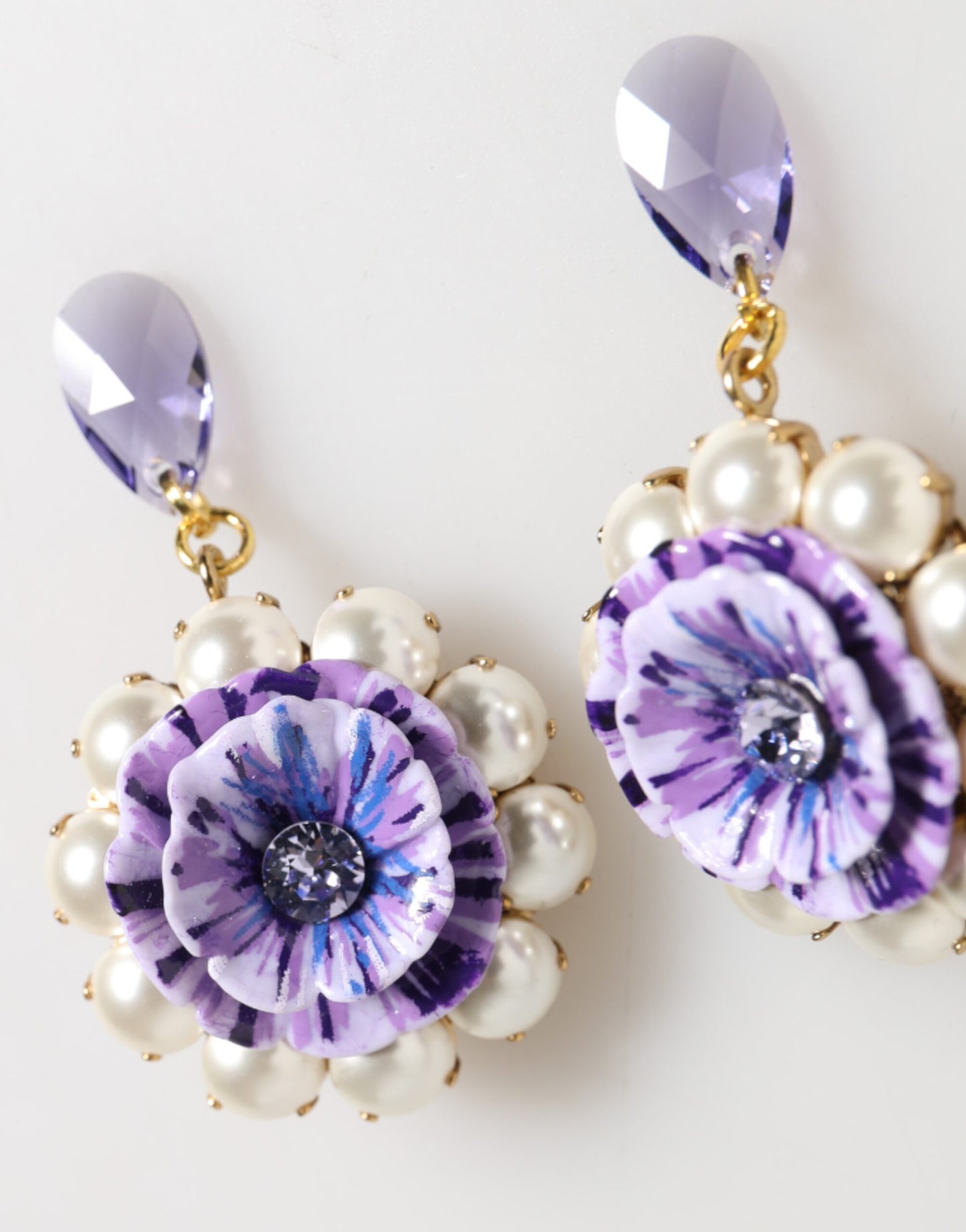 Dolce &amp; Gabbana – Statement-Ohrclips mit violettem Blumenmuster und Kristallperlen