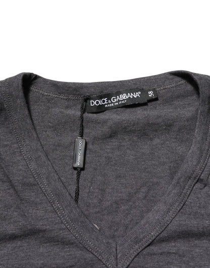 Dolce &amp; Gabbana – Graues Melange-T-Shirt aus Baumwolle mit V-Ausschnitt und Logo-Plakette