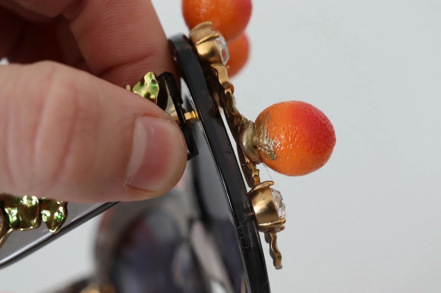 Dolce &amp; Gabbana DG4283B Sonnenbrille mit orangefarbenen Acetat-Kristallapplikationen