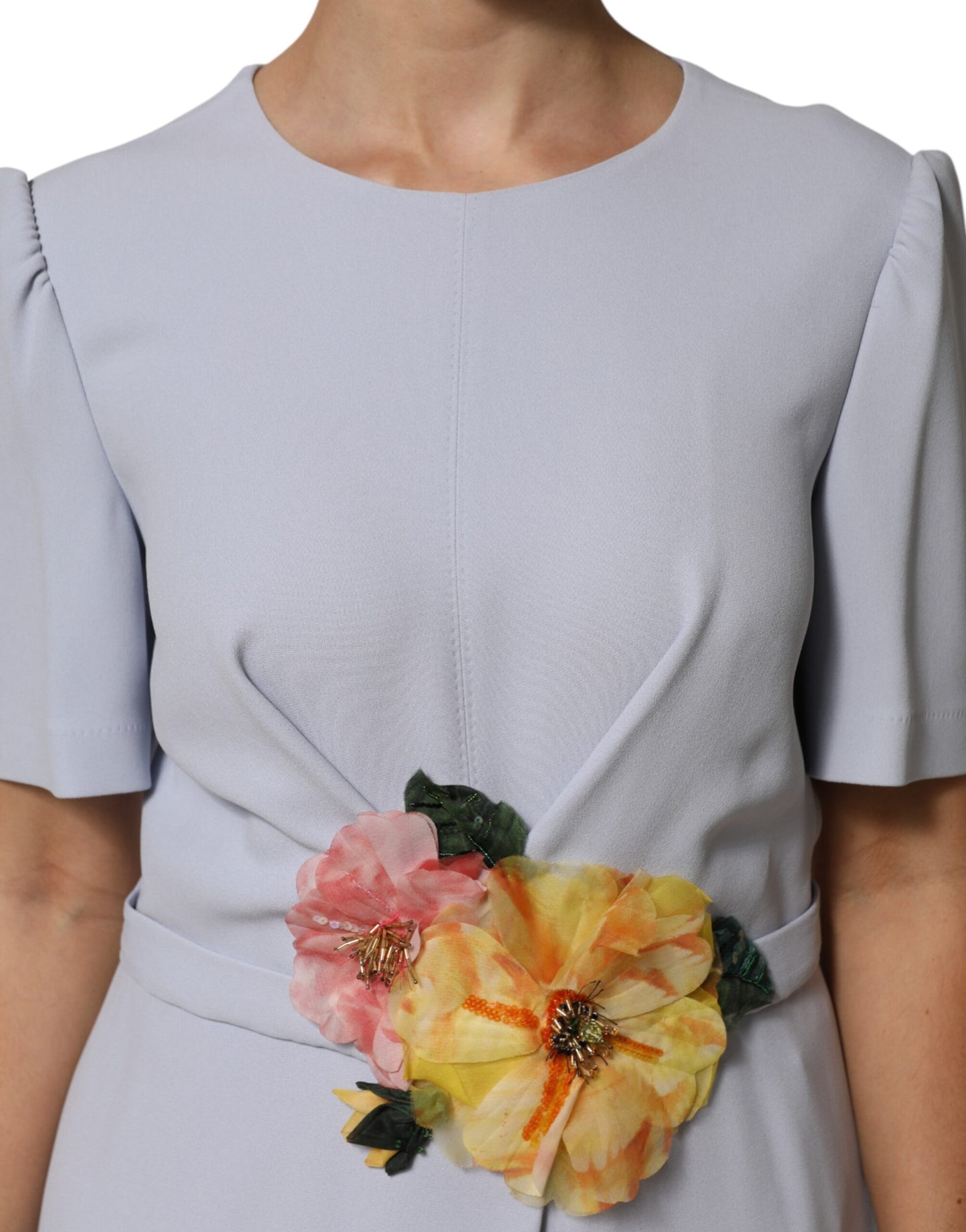 Dolce &amp; Gabbana – Hellblaues Kleid aus Viskosemischung mit Blumenapplikation