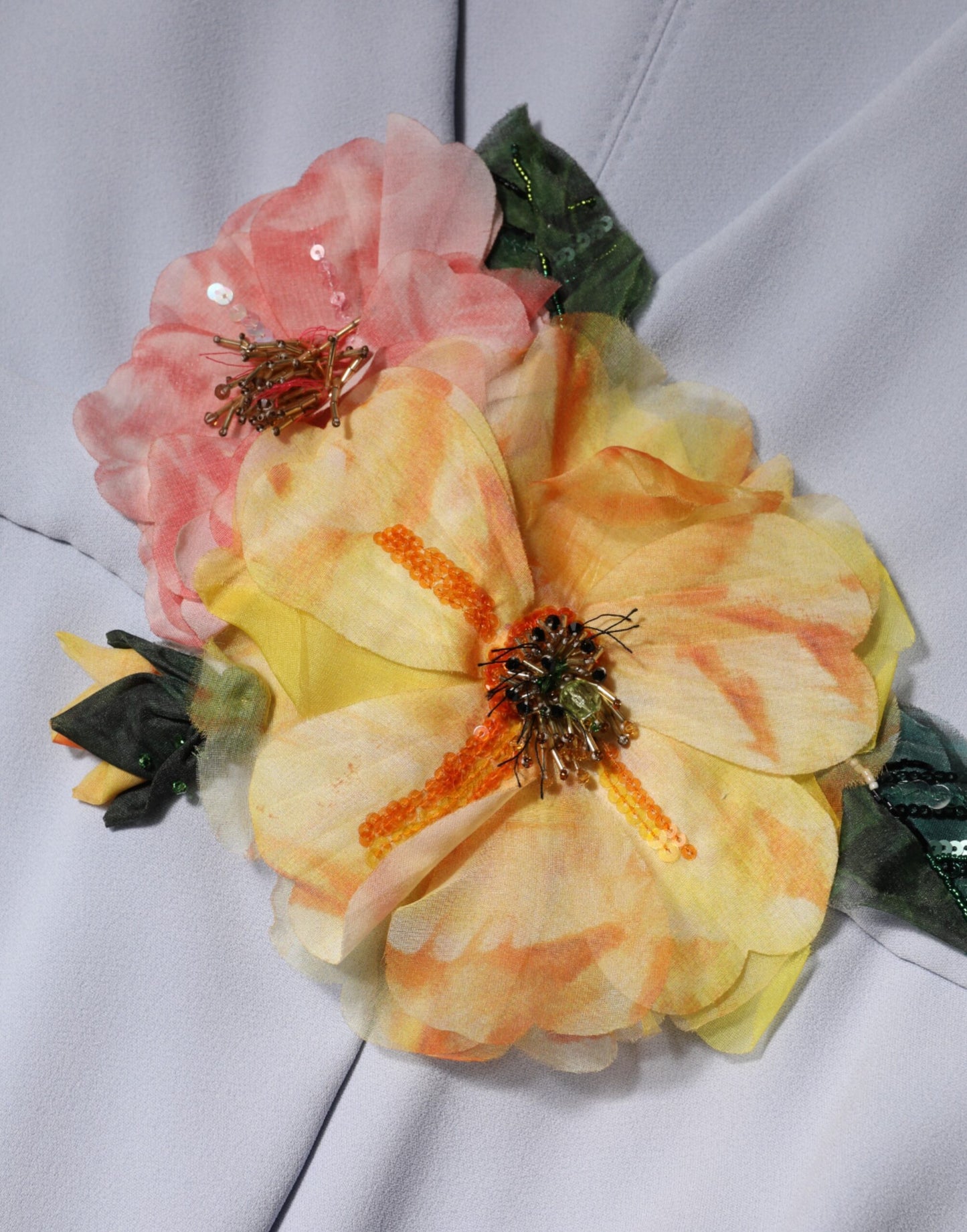 Dolce &amp; Gabbana – Hellblaues Kleid aus Viskosemischung mit Blumenapplikation