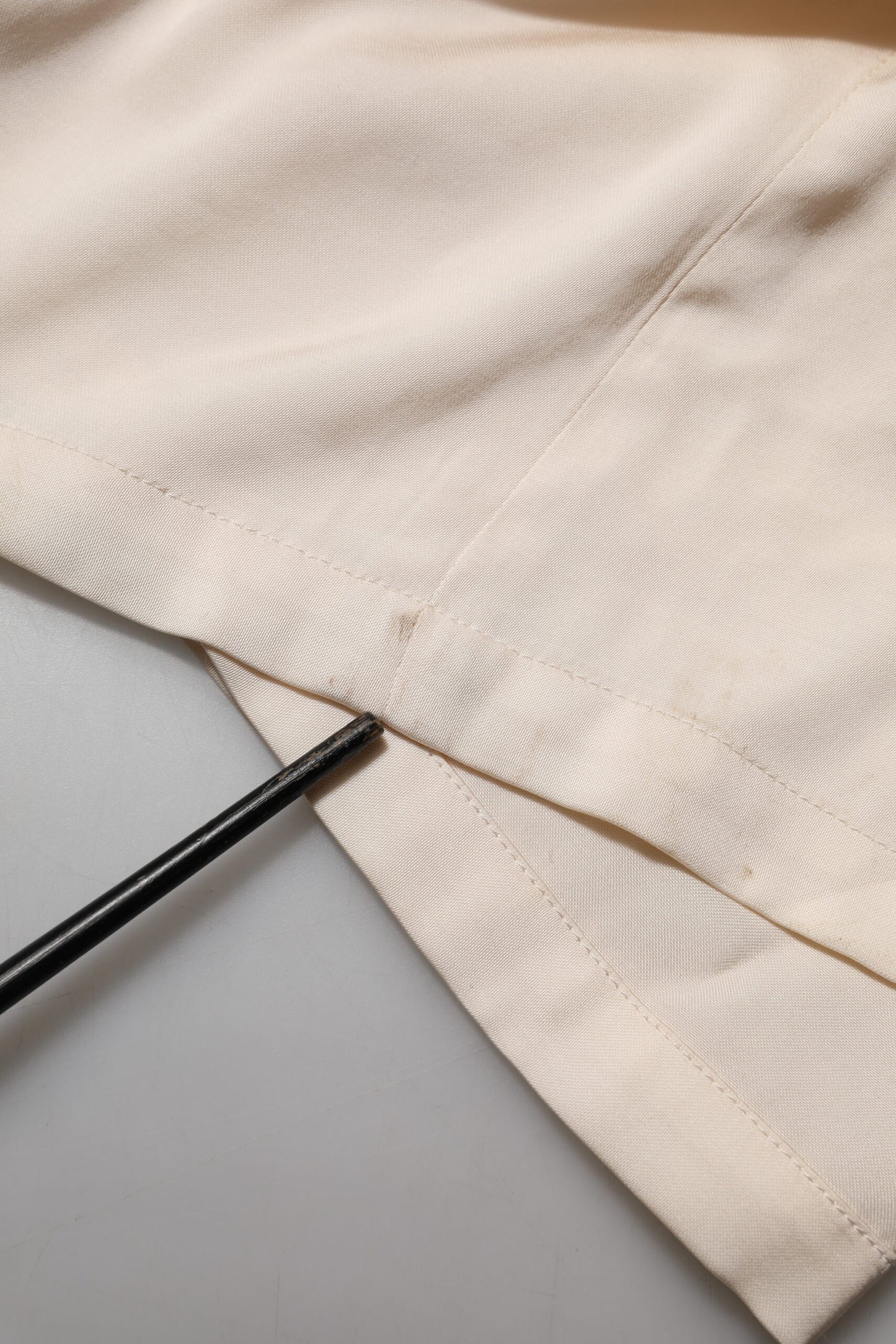 Peserico – Langes, plissiertes, ärmelloses Maxikleid aus Viskose in Beige