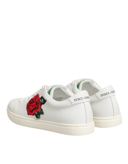 Dolce &amp; Gabbana – Niedrige Schuhe aus weißem Leder mit Rosenstickerei