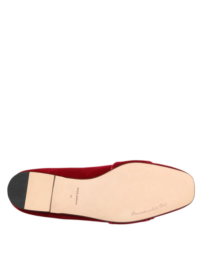 Dolce &amp; Gabbana – Loafer mit Kristallschnalle aus rotem Samt