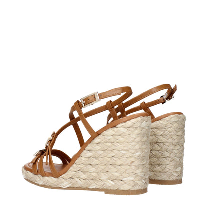 Stuart Weitzman – Braune Keilsandalen aus Leder
