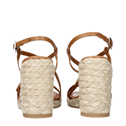 Stuart Weitzman – Braune Keilsandalen aus Leder