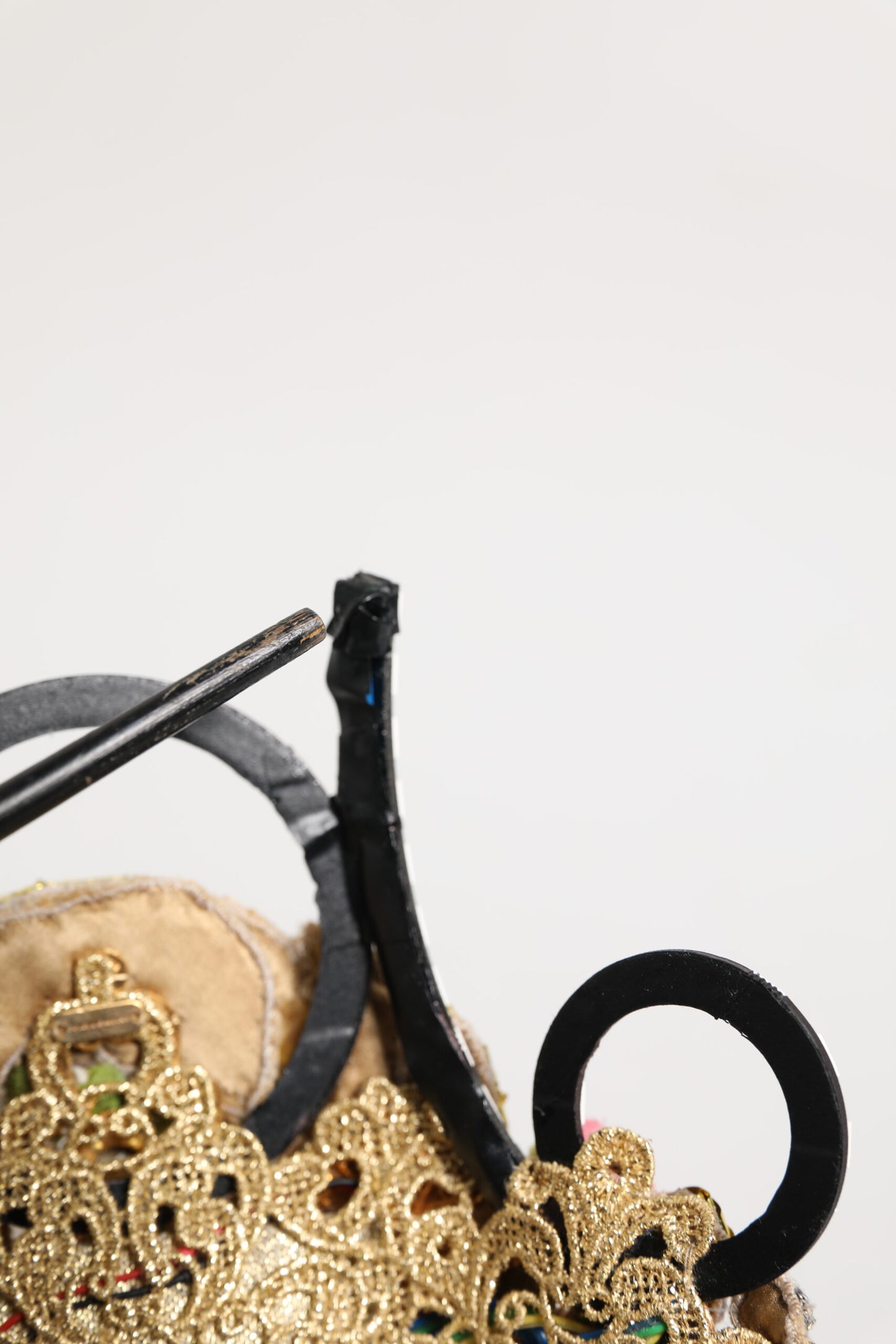 Dolce &amp; Gabbana – Kopfschmuck, Krone, Tiara aus goldfarbenem Messing mit Kristallverzierung