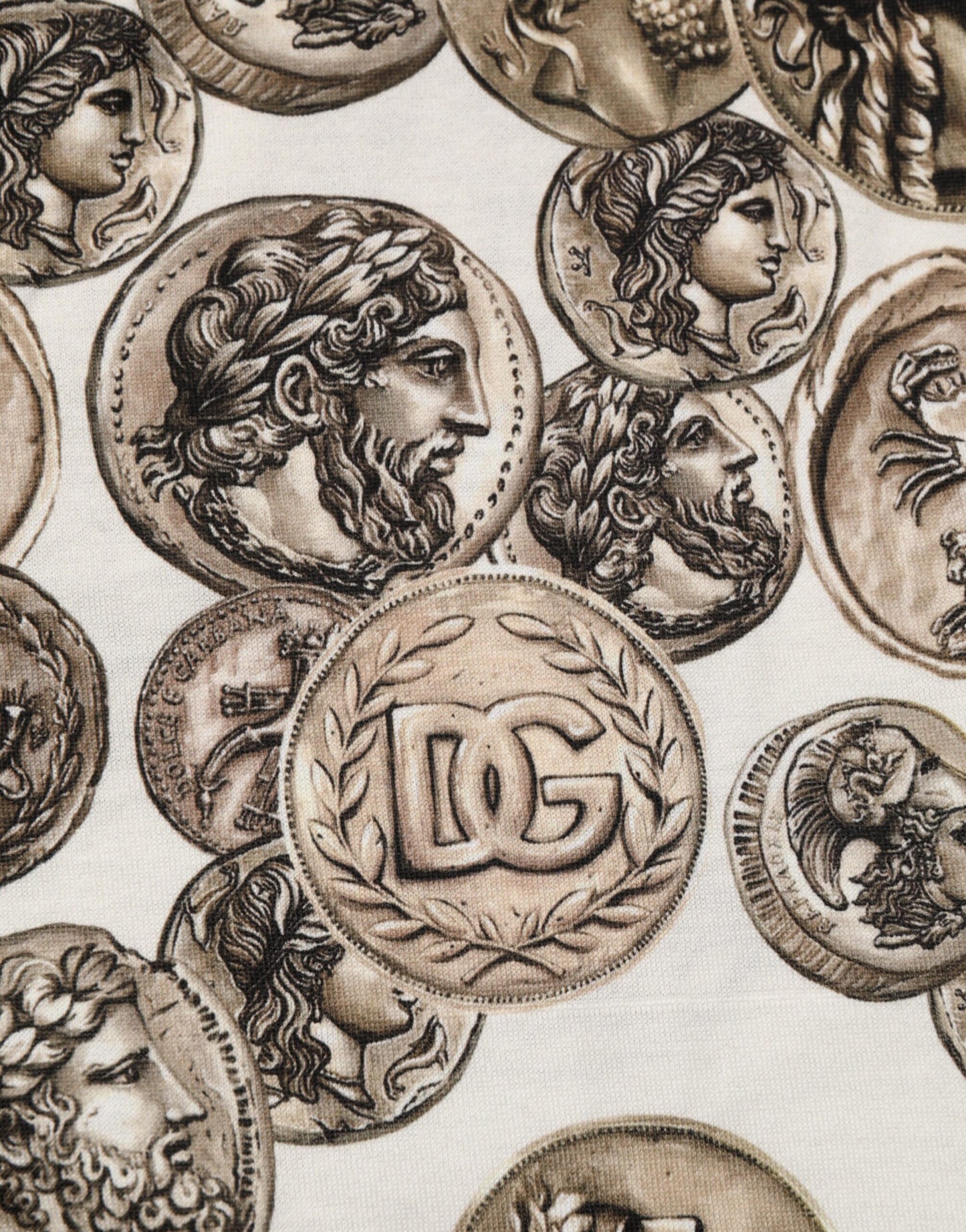 تي شيرت رجالي من دولتشي آند غابانا، قطني، بياقة دائرية، مطبوع عليه عملة معدنية، أبيض