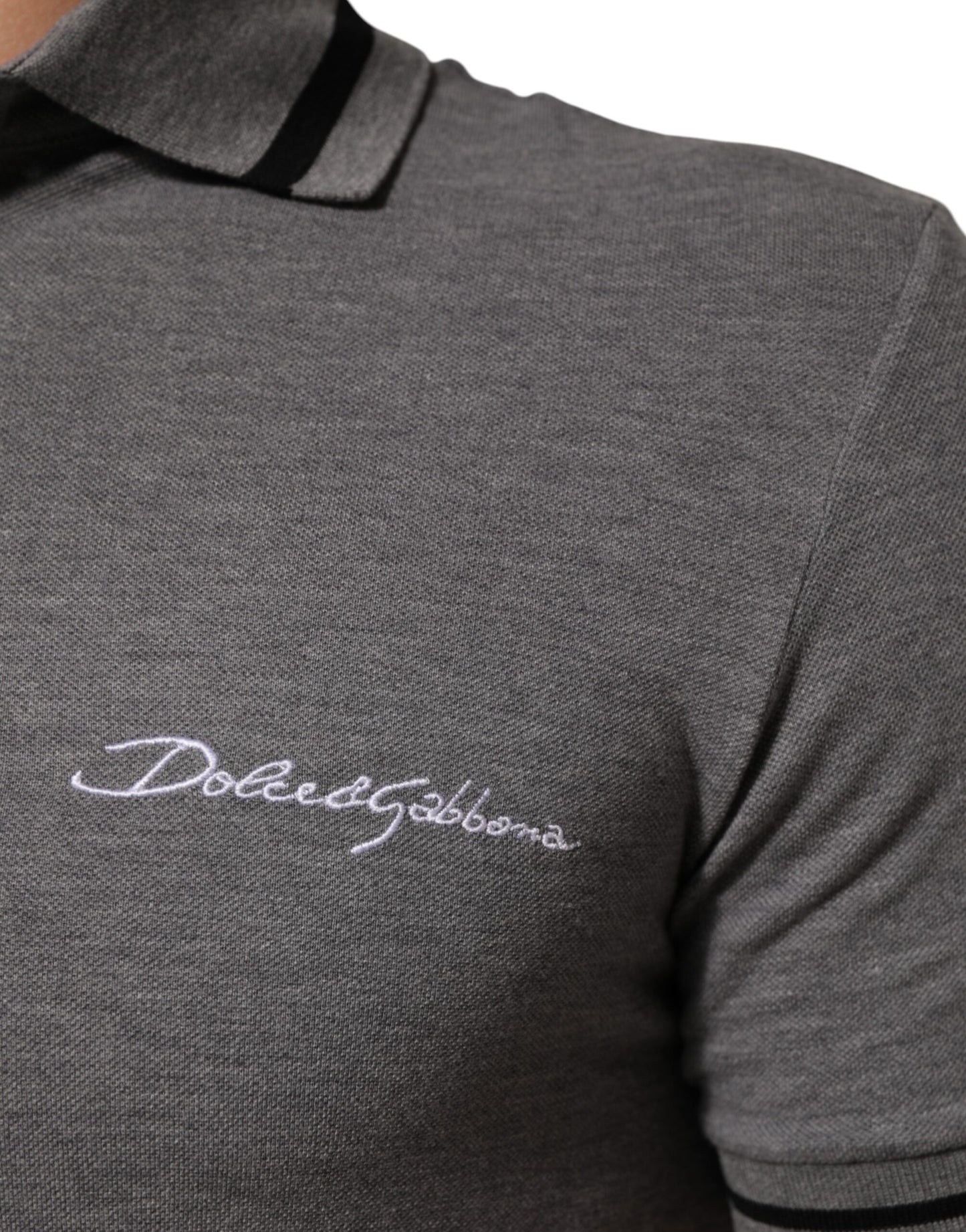 Dolce &amp; Gabbana – Graues Poloshirt mit Logo-Stickerei und Kragen