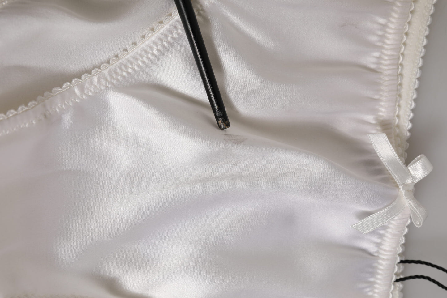 Dolce &amp; Gabbana – Slip aus weißer Seidensatin mit floraler Spitze