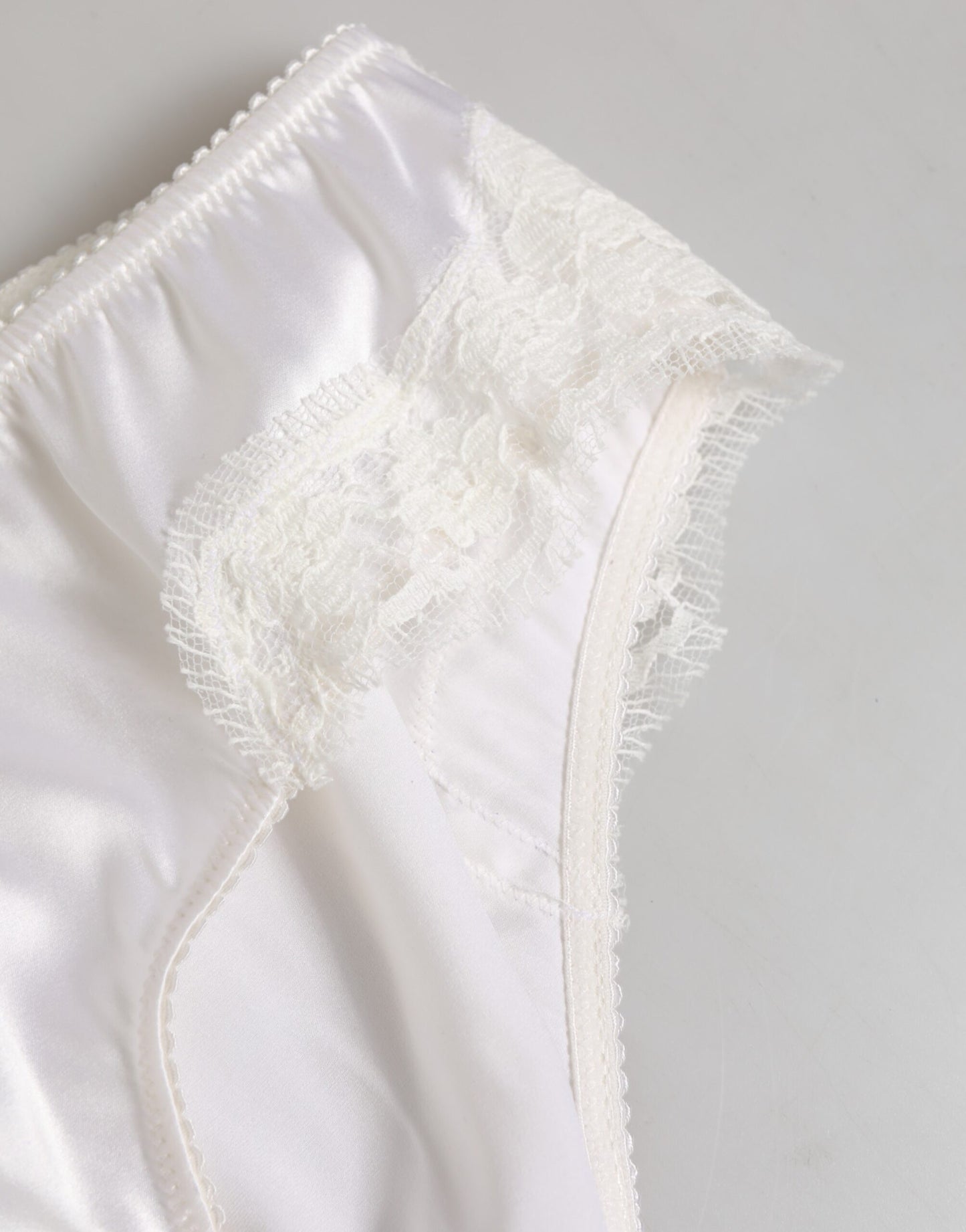 Dolce &amp; Gabbana – Slip aus weißer Seidensatin mit floraler Spitze