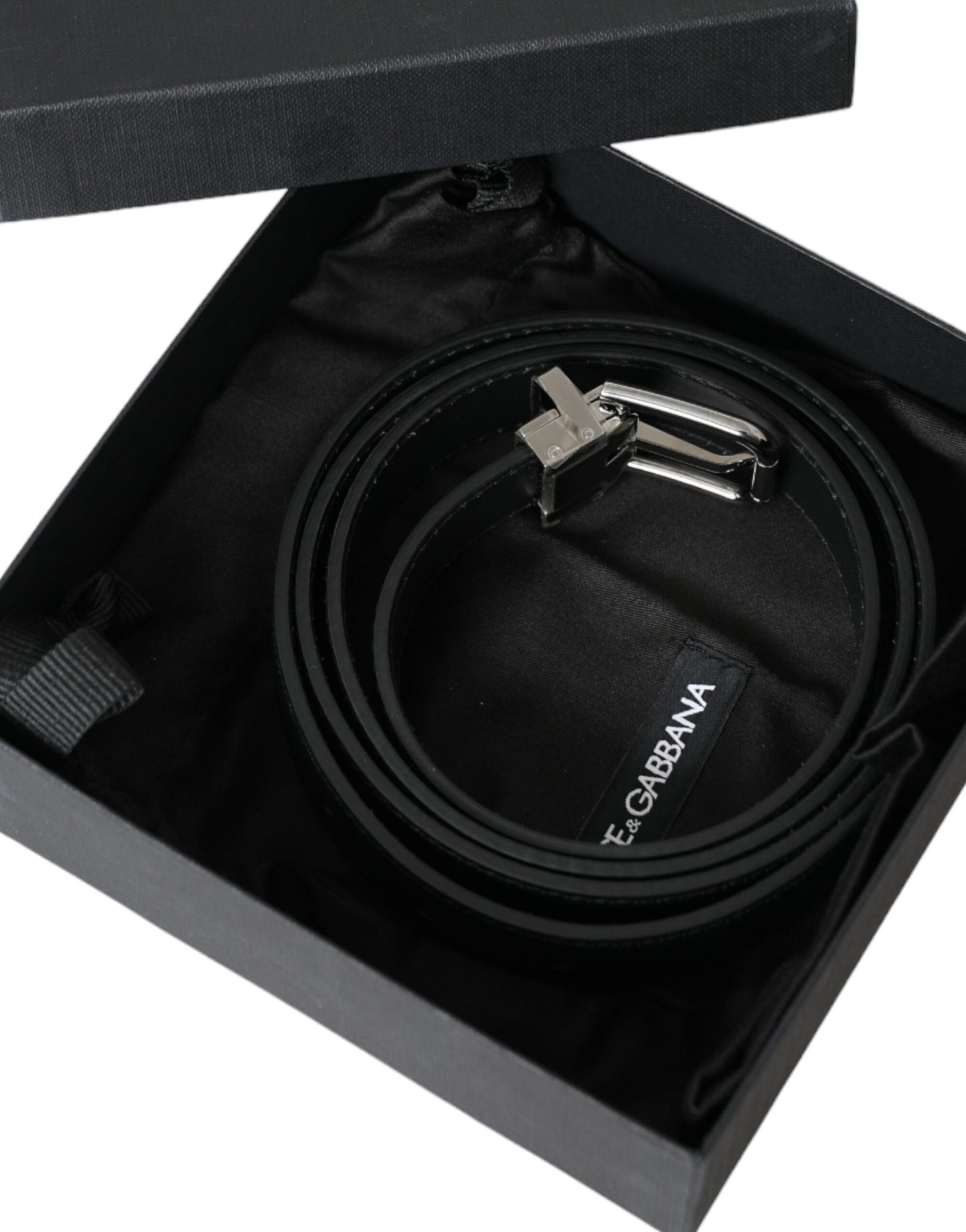 حزام دولتشي آند غابانا للرجال من الجلد الأسود بإبزيم معدني فضي