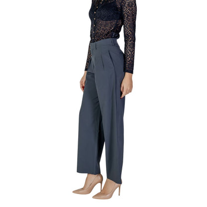 Calvin Klein Jeans – Graue Hose aus recyceltem Polyester