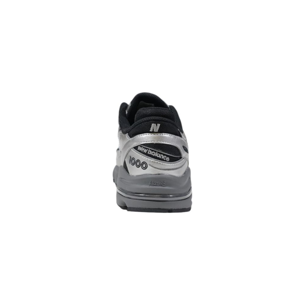 New Balance silberfarbene Synthetik-Sneaker für sportliche Aktivitäten