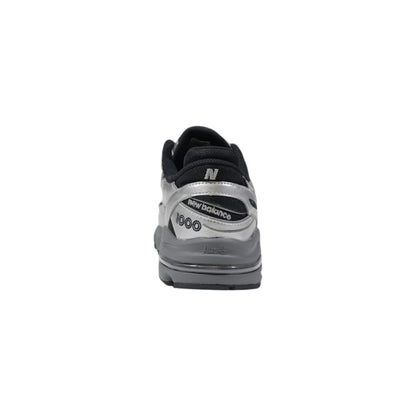 New Balance silberfarbene Synthetik-Sneaker für sportliche Aktivitäten