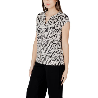 تي شيرت قطني كريمي من ستريت ون