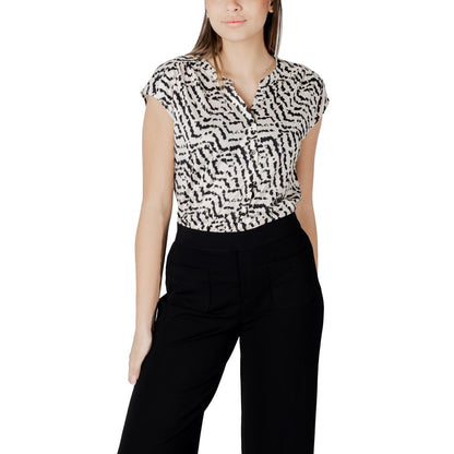 تي شيرت قطني كريمي من ستريت ون