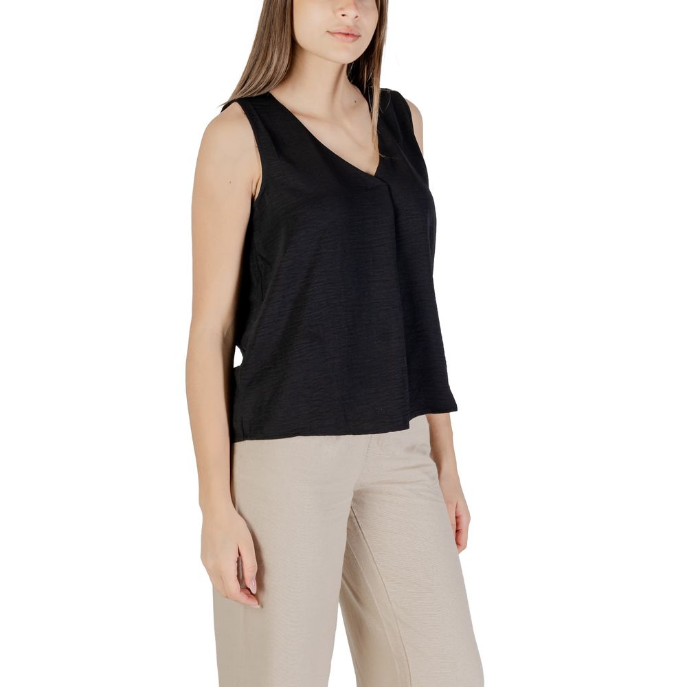 قميص داخلي مصنوع من البوليستر المعاد تدويره باللون الأسود فقط