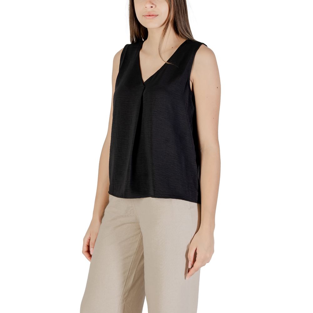 قميص داخلي مصنوع من البوليستر المعاد تدويره باللون الأسود فقط