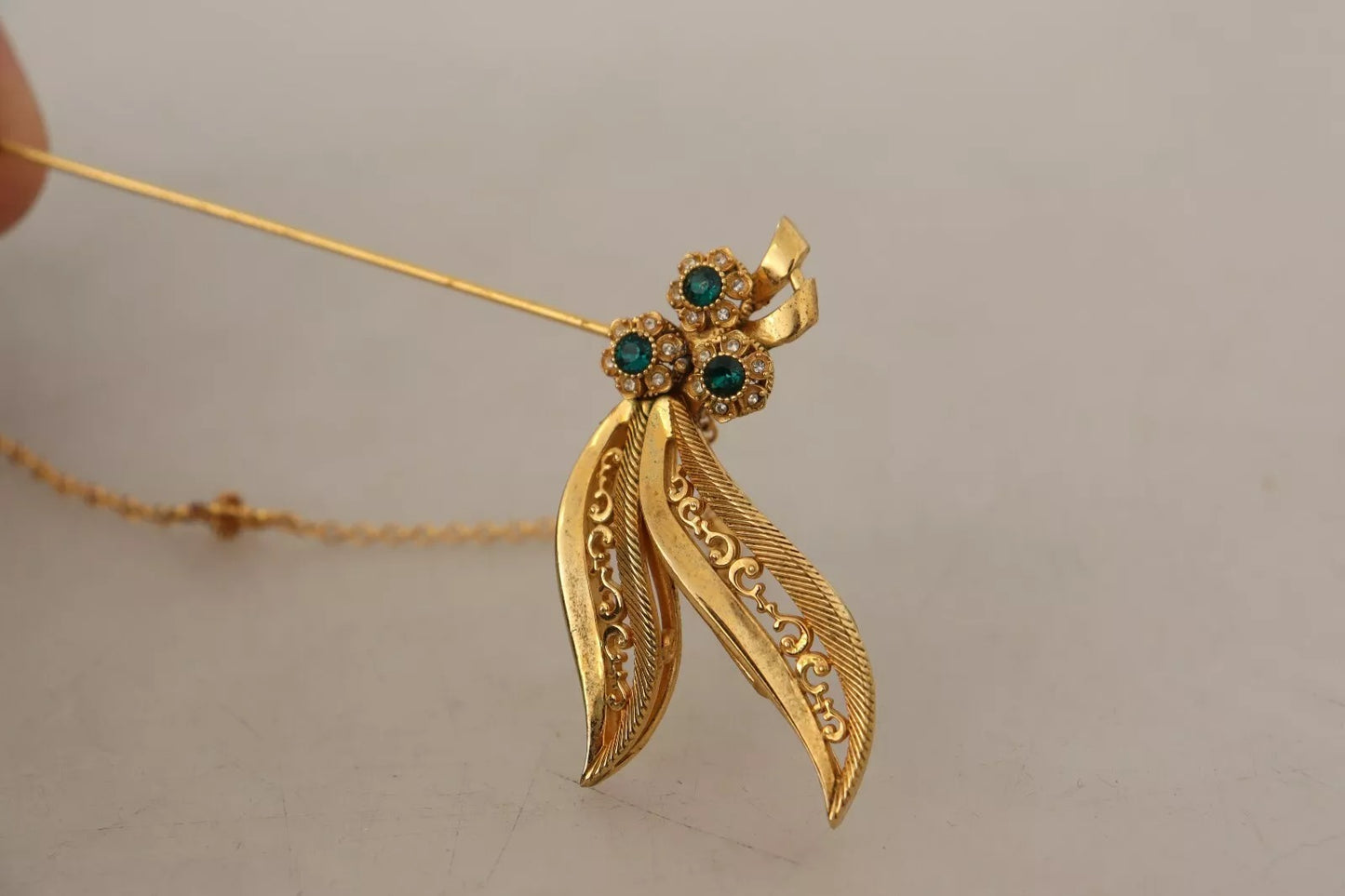 Dolce &amp; Gabbana – Goldfarbene Brosche aus 925er Sterlingsilber mit Kristallkette