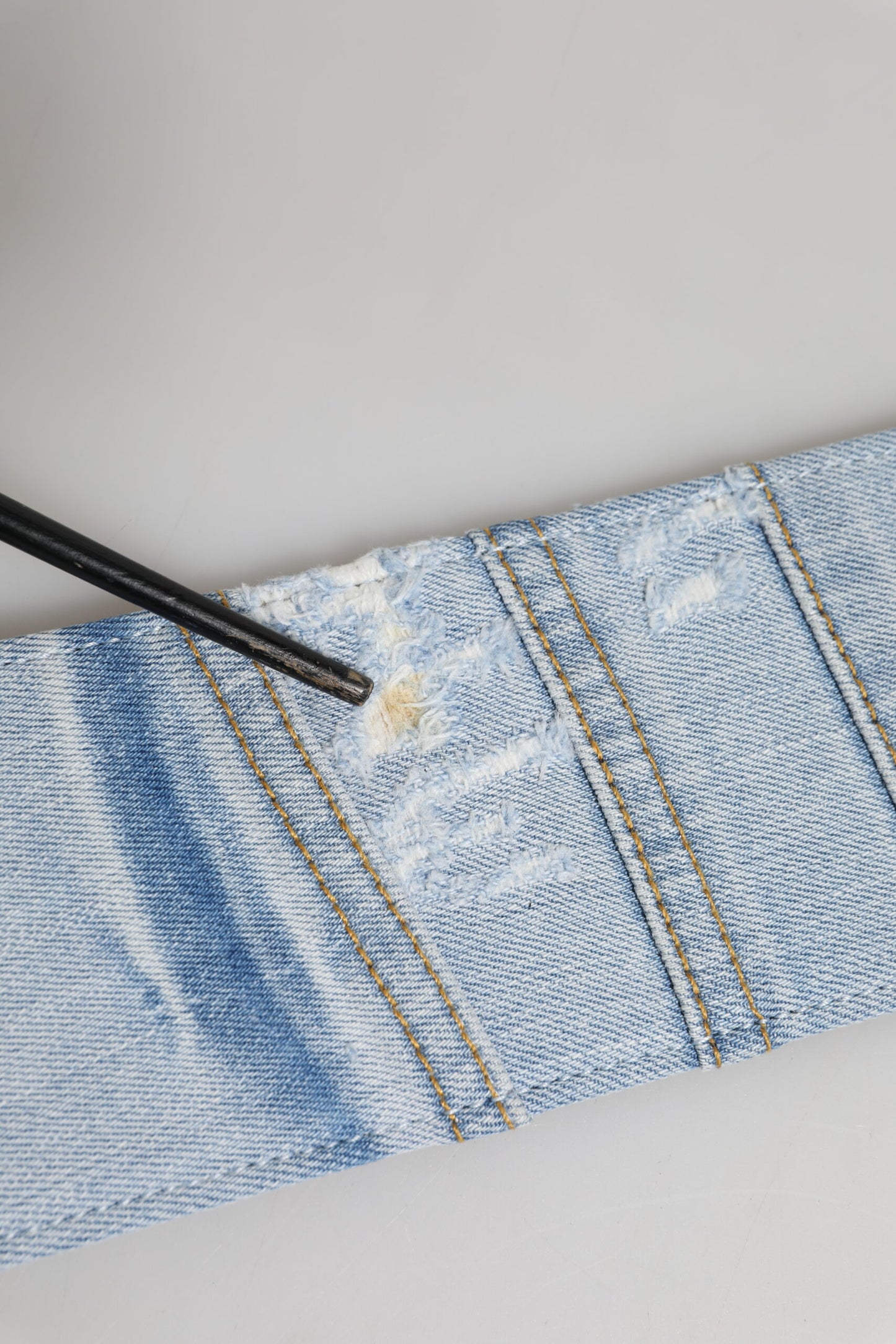 Dolce &amp; Gabbana – Zweifarbiger Jeansgürtel mit goldener Metallschnalle in Blau