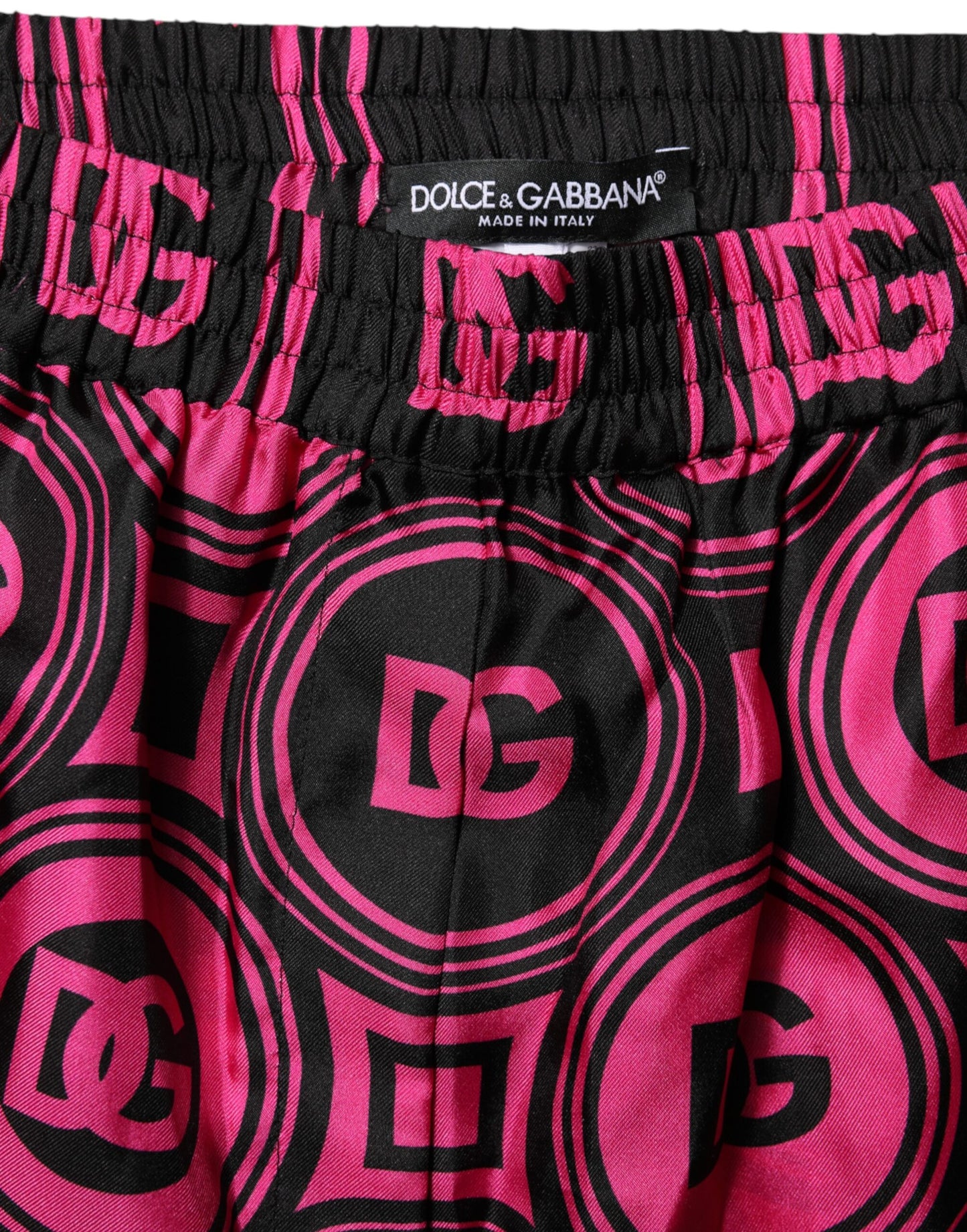 Dolce &amp; Gabbana – Shorts aus Seide mit Logo-Print und DG-Muster in Pink und Schwarz
