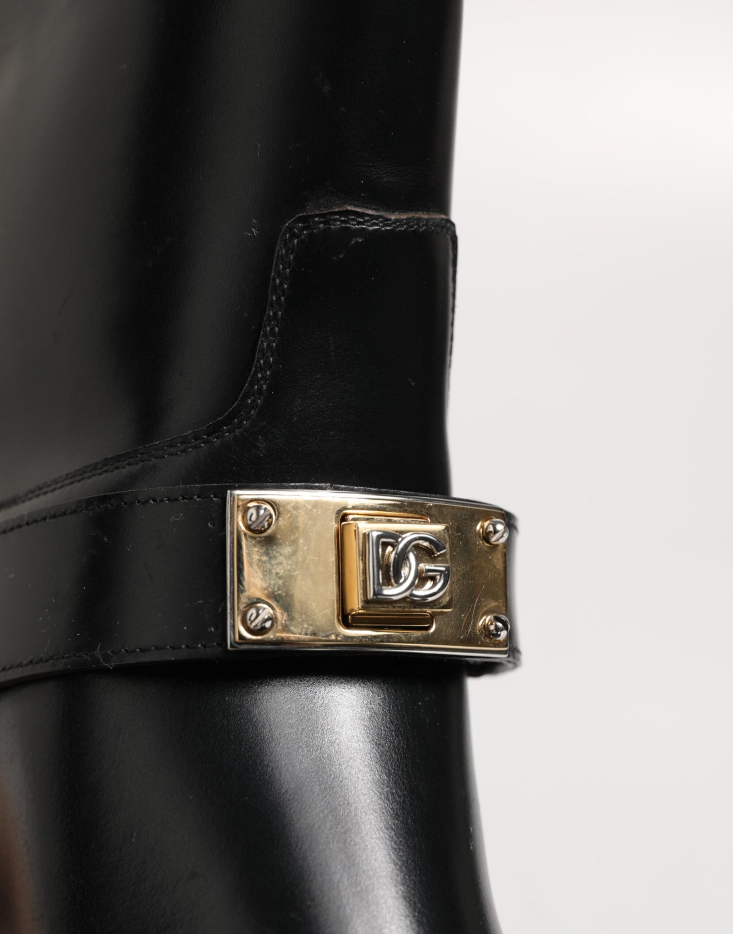 Dolce &amp; Gabbana – Overknee-Stiefel mit Logo-Plakette in Schwarz