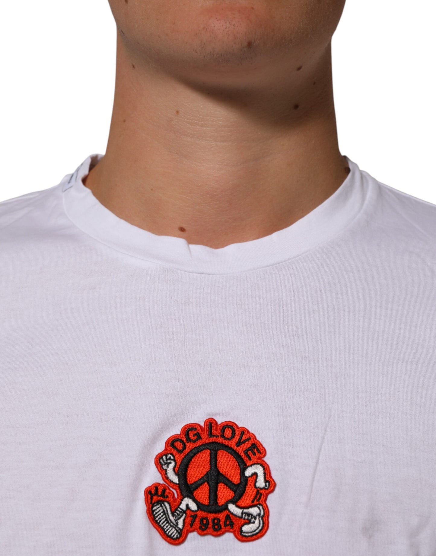 Dolce &amp; Gabbana – Weißes Baumwoll-T-Shirt mit DG-Love-Patch und Rundhalsausschnitt