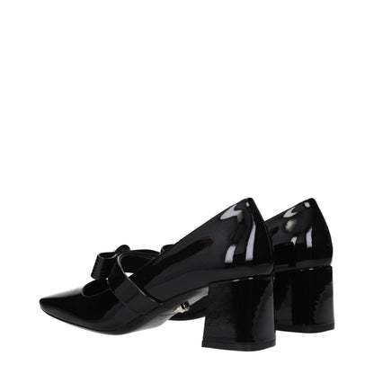 Versace – Schwarze Pumps aus Leder mit mittlerem Absatz