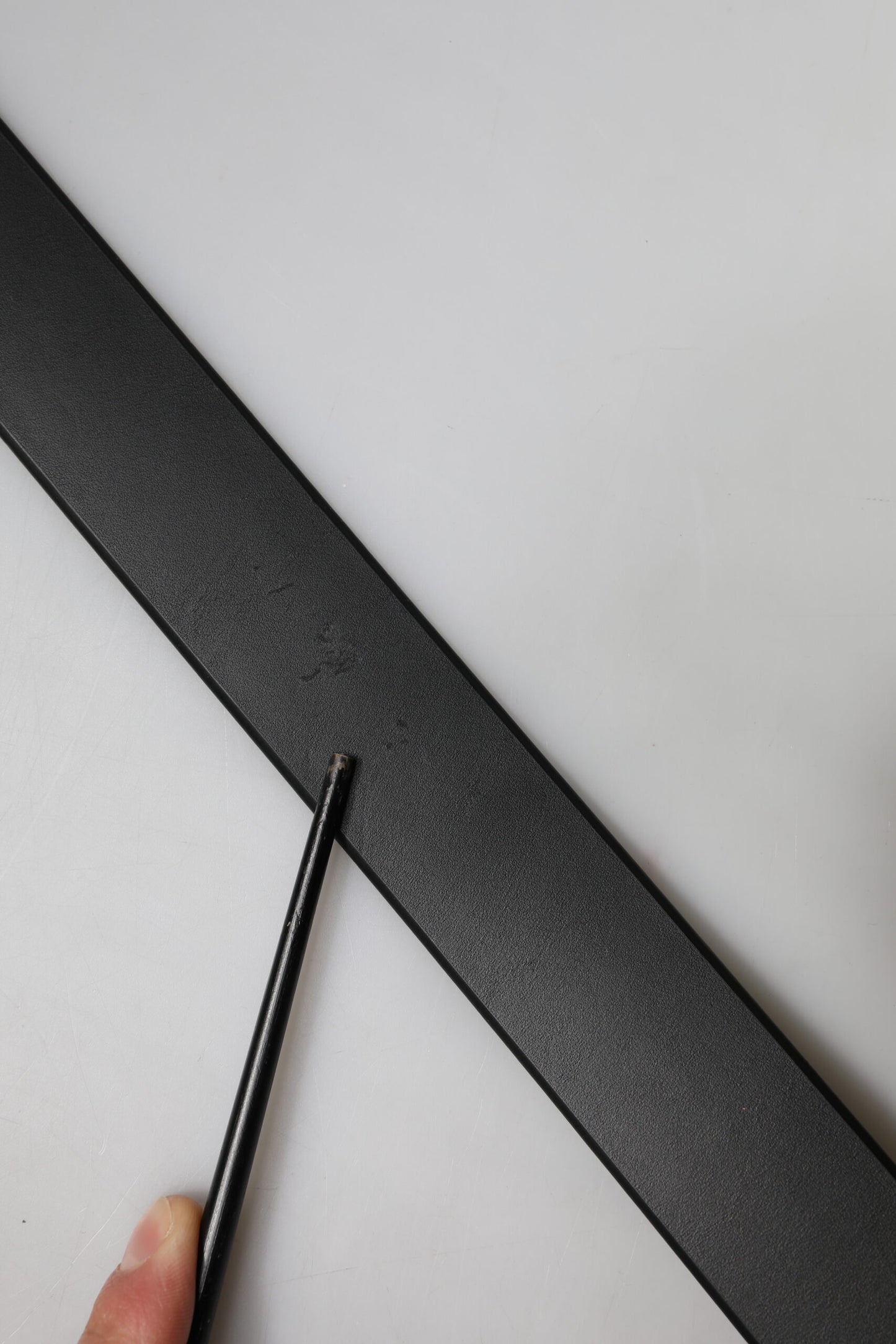 Dolce &amp; Gabbana Herrengürtel aus schwarzem Leder mit klassischer Metallschnalle