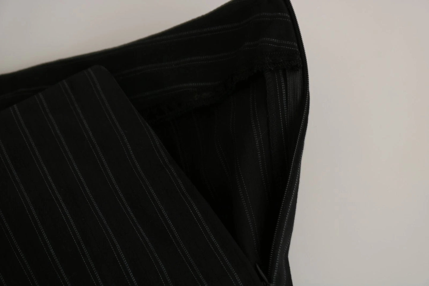 BENCIVENGA Schwarze gerade Hose mit hoher Taille