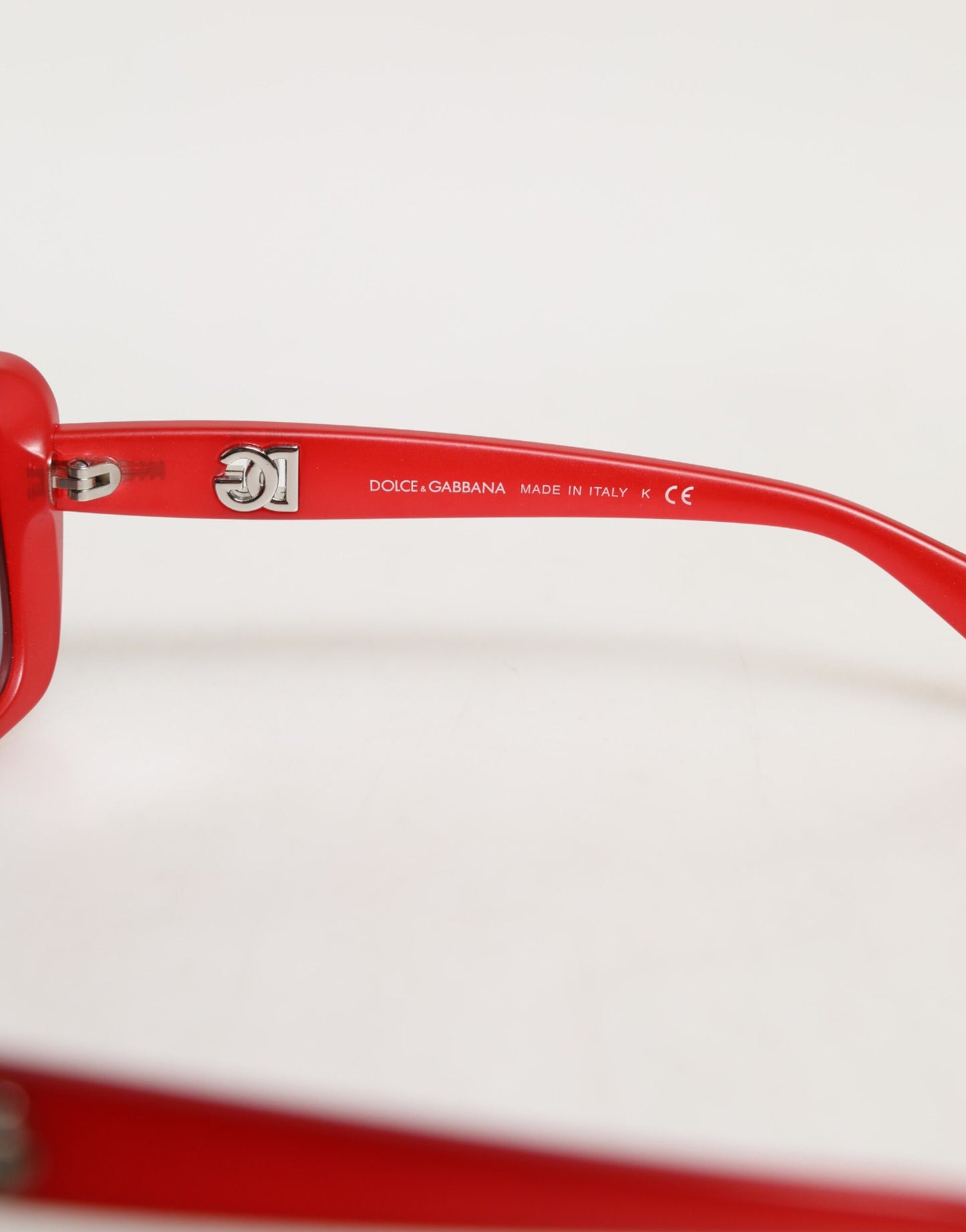 Dolce &amp; Gabbana DG6093 – Rote, rechteckige Sonnenbrille mit grauen Verlaufsgläsern