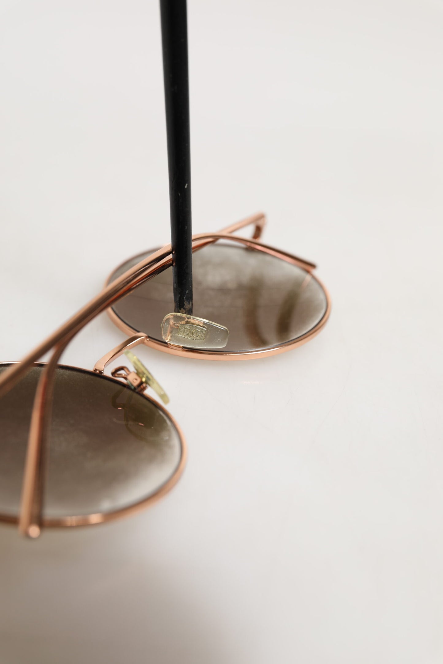 Dolce &amp; Gabbana DG2215K Sonnenbrille mit runden Gläsern aus goldenem Metall