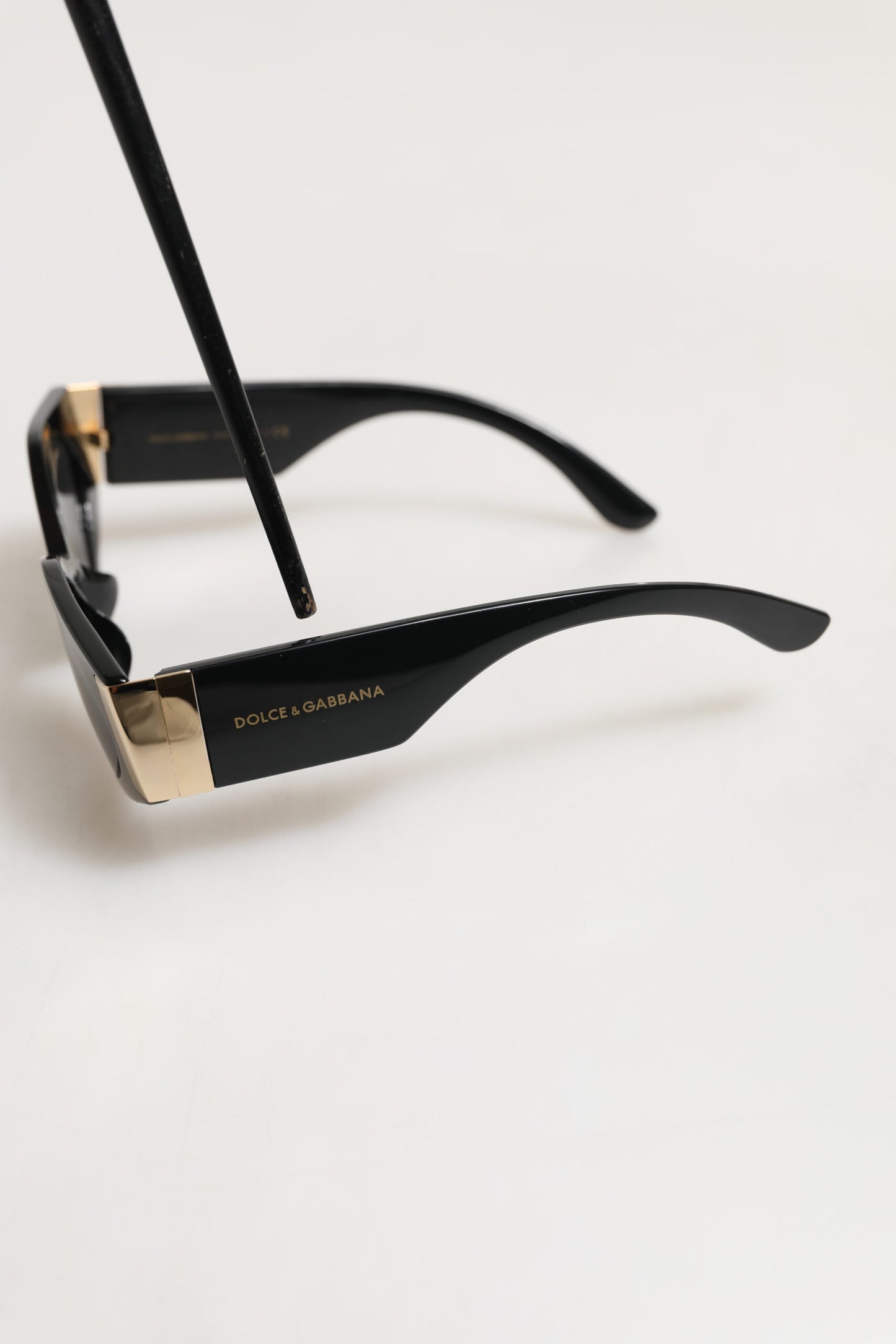 Dolce &amp; Gabbana DG4396 Sonnenbrille mit unregelmäßigem Rahmen und grauem Farbverlauf in Schwarz