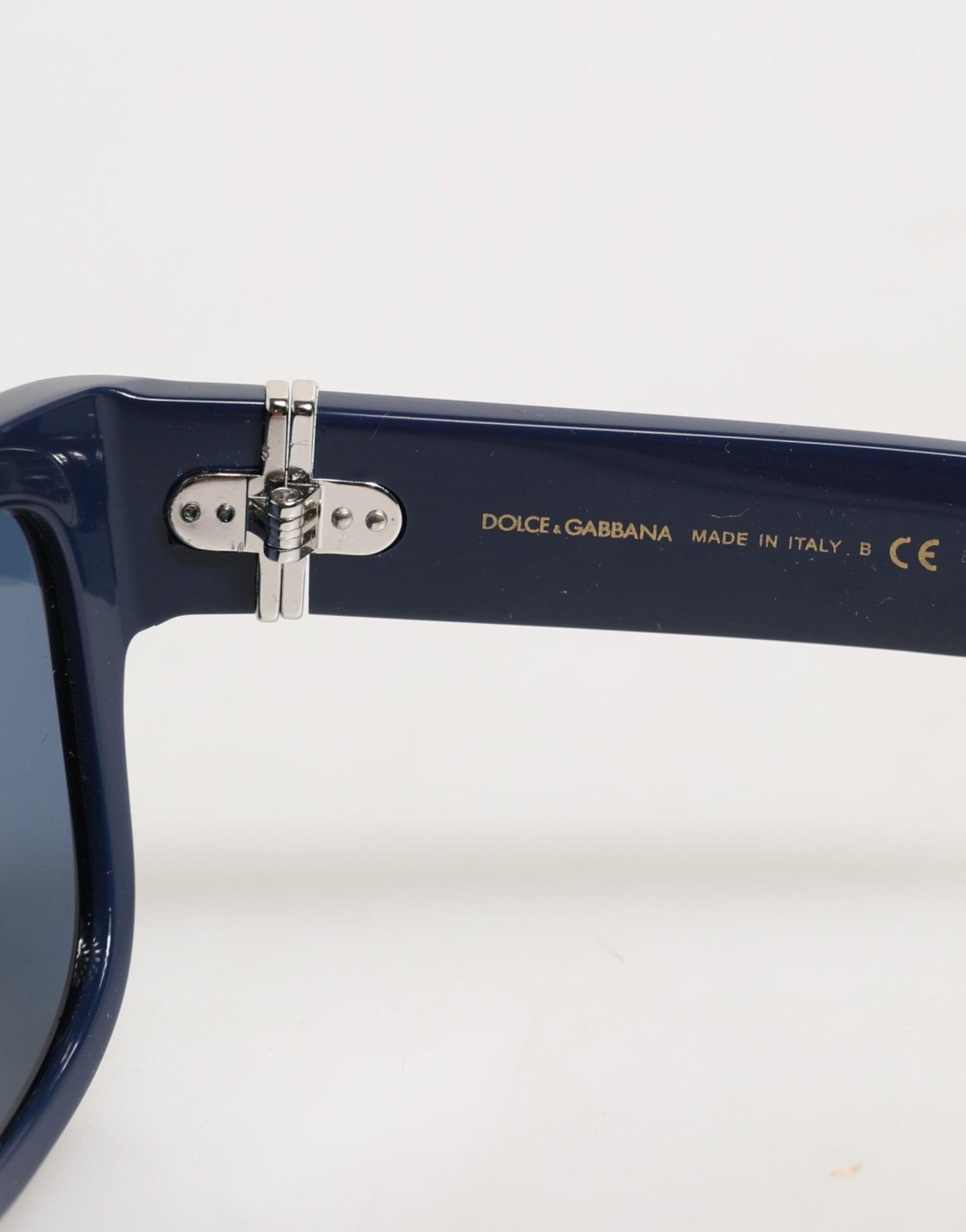 Dolce &amp; Gabbana – Sonnenbrille mit blauem Acetatrahmen und polarisierten Gläsern