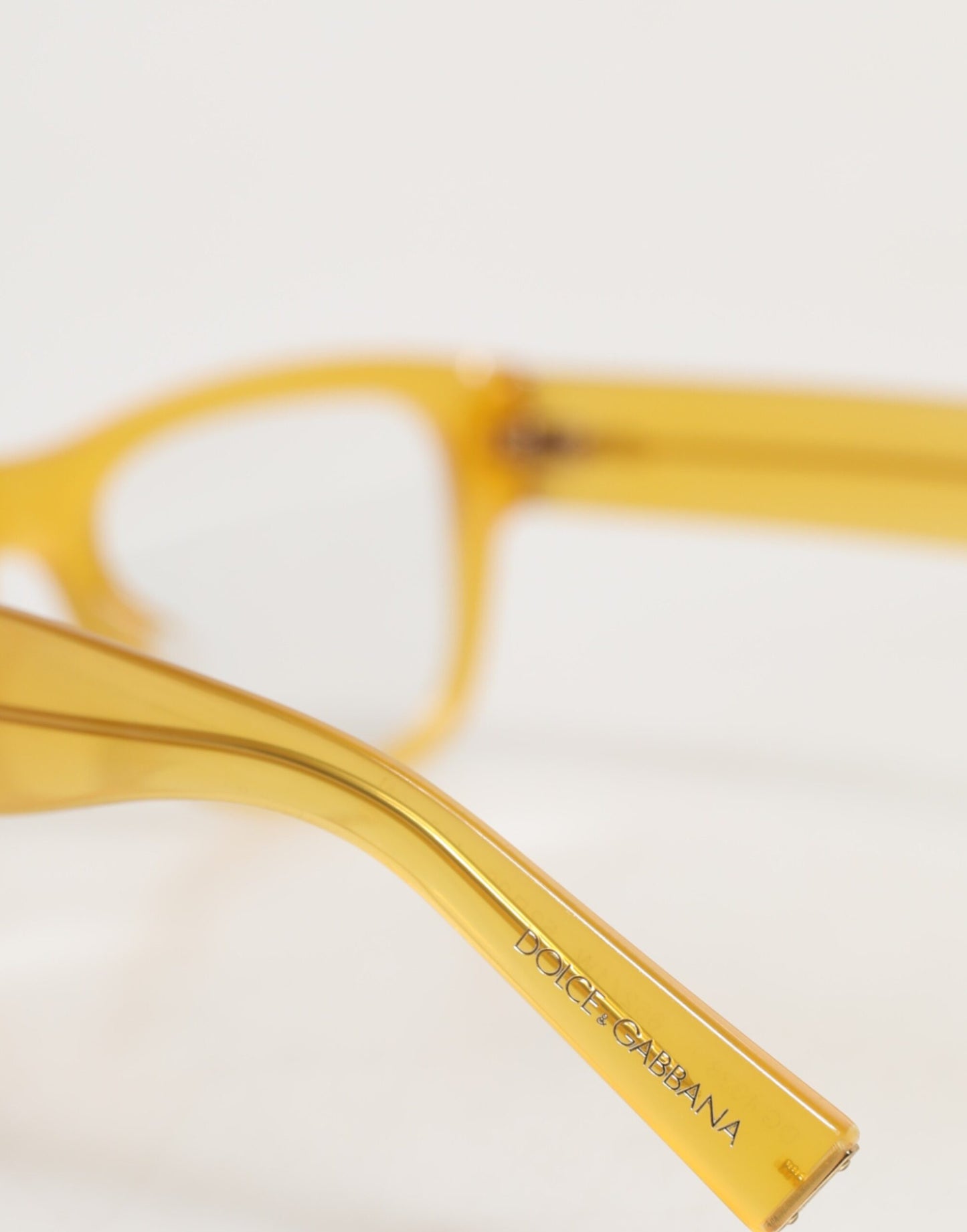 Dolce &amp; Gabbana DG4338F – Exzentrische Sonnenbrille aus gelbem Acetat