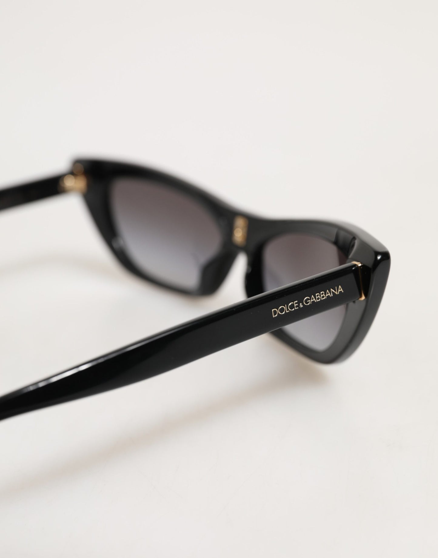 Dolce &amp; Gabbana – Schwarze DNA-Sonnenbrille mit Cat-Eye-Rahmen in Neuauflage
