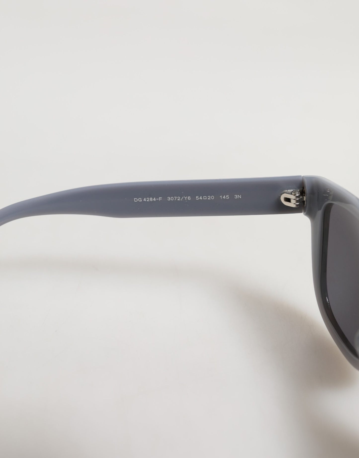 Dolce &amp; Gabbana DG4284F Sonnenbrille aus grauem Schildpatt und blauem Acetat