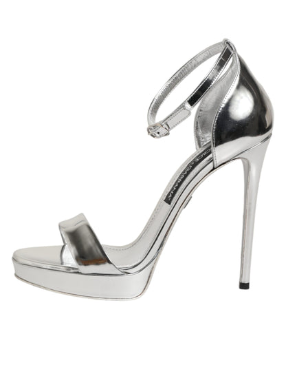 Dolce &amp; Gabbana Keira Sandalen aus silbernem Leder mit Plateau